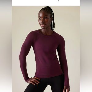 Athleta active top. Maroon. Size Medium